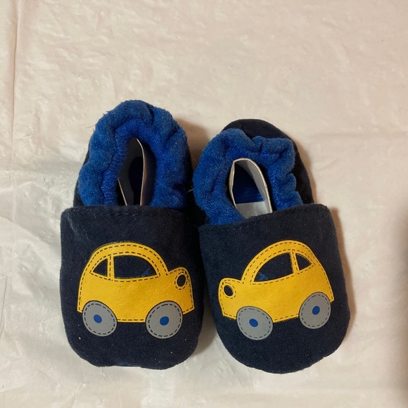 Children’s Place Newborn Crib Shoes w/Car on Toes - Picture 1 of 5